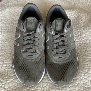 New Balance 24 women’s sneaker